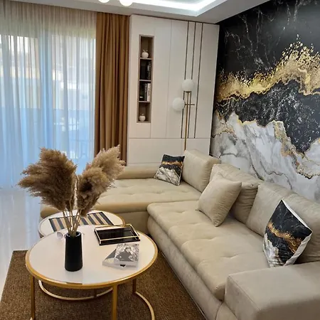 Sas 2 Luxury Mamaia
