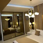 Sas 2 Luxury 公寓 马马亚